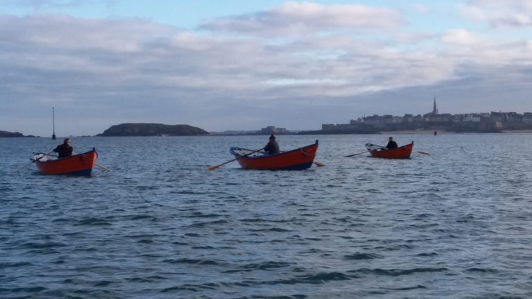 Flottille de doris dans le port des Bas-Sablons